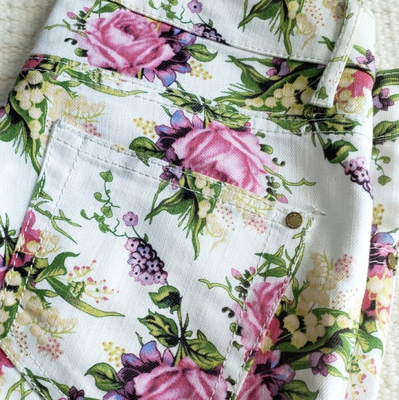 Lady Dutch Floral Denim - Picture 4 of 8